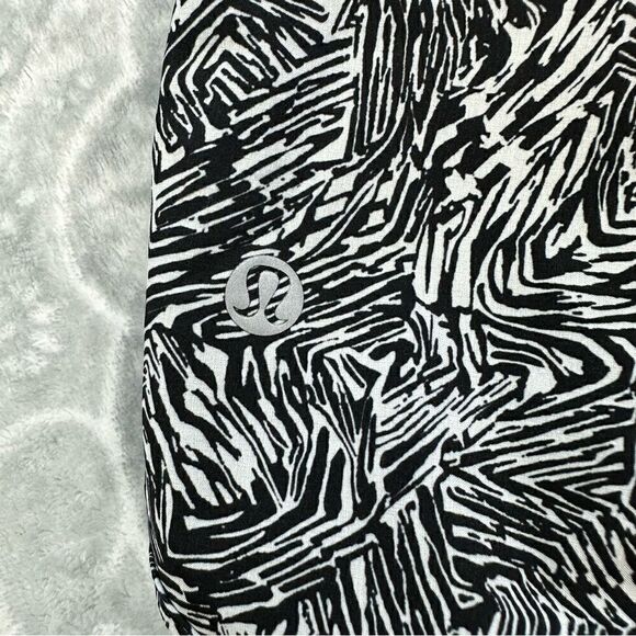 Lululemon Track That Mid-Rise Lined Short 5" - Picture 6 of 7